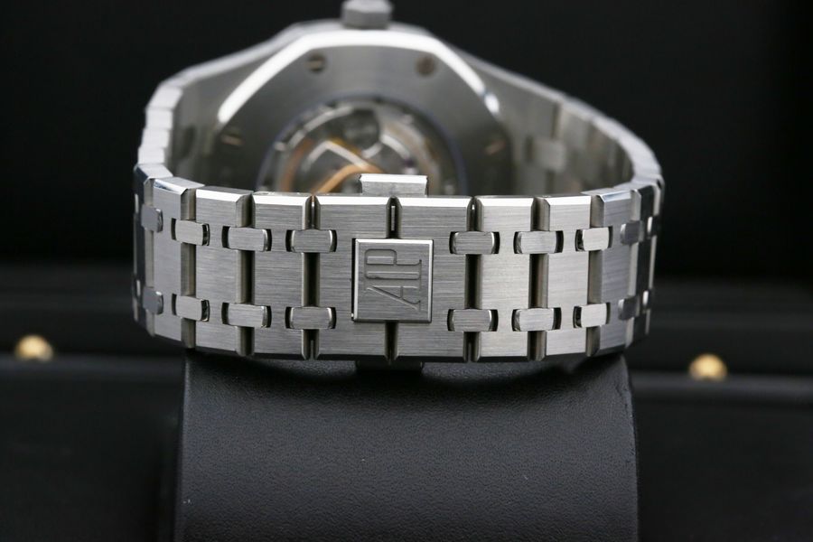 Audemars Piguet Royal Oak 15400ST.OO.1220ST.04